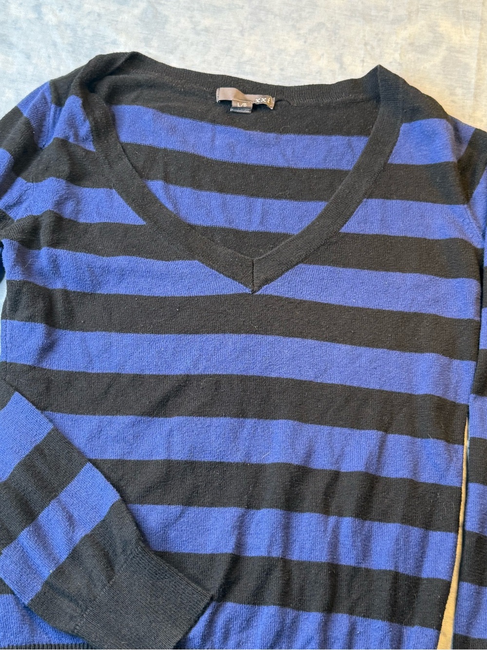 Women’s forever 21 blue and black V-neck striped thin sweater